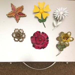 Sold in a bundle. Asst of Pins.